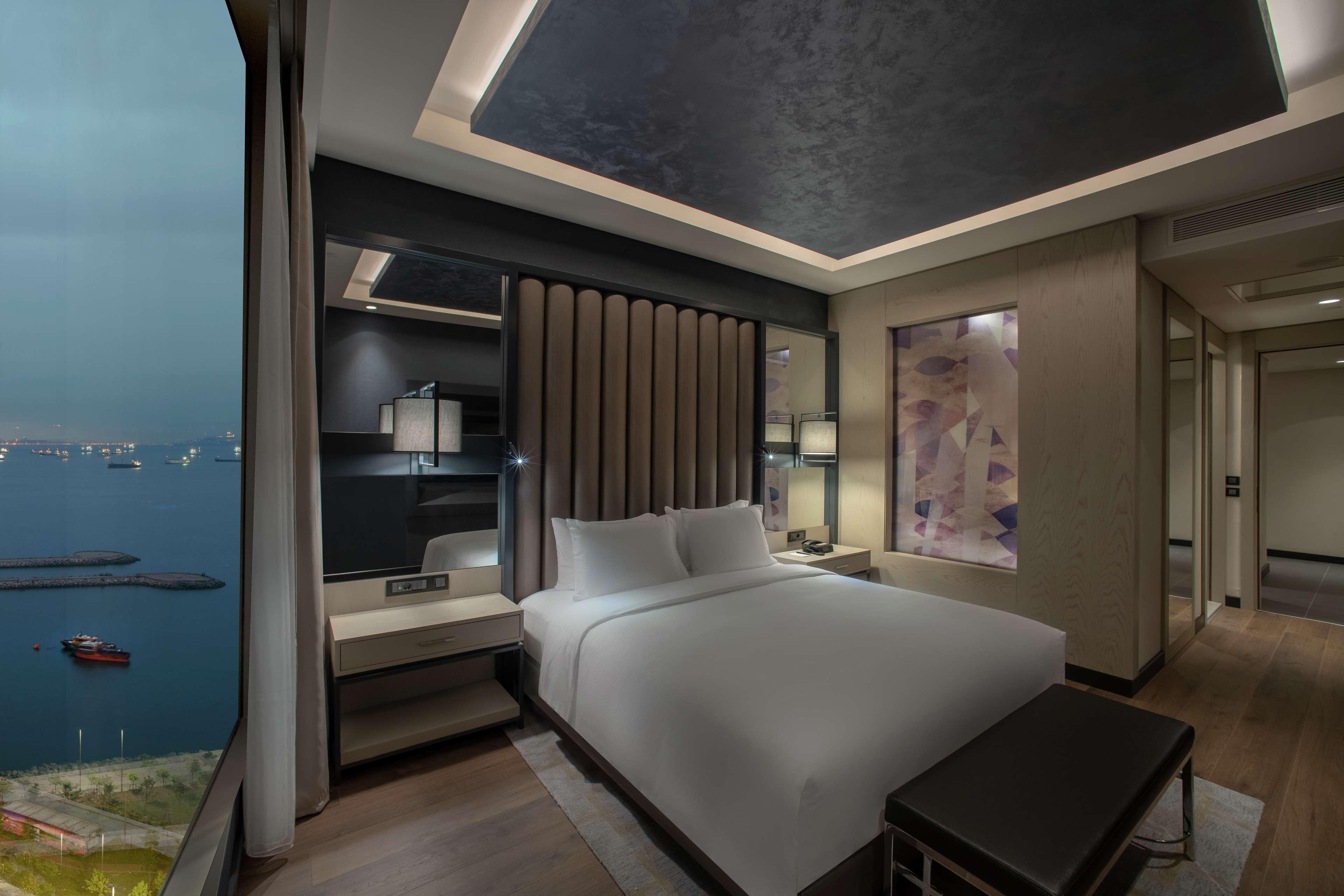 Hilton Istanbul Bakirkoy Hotel Bilik gambar A bedroom at the hotel