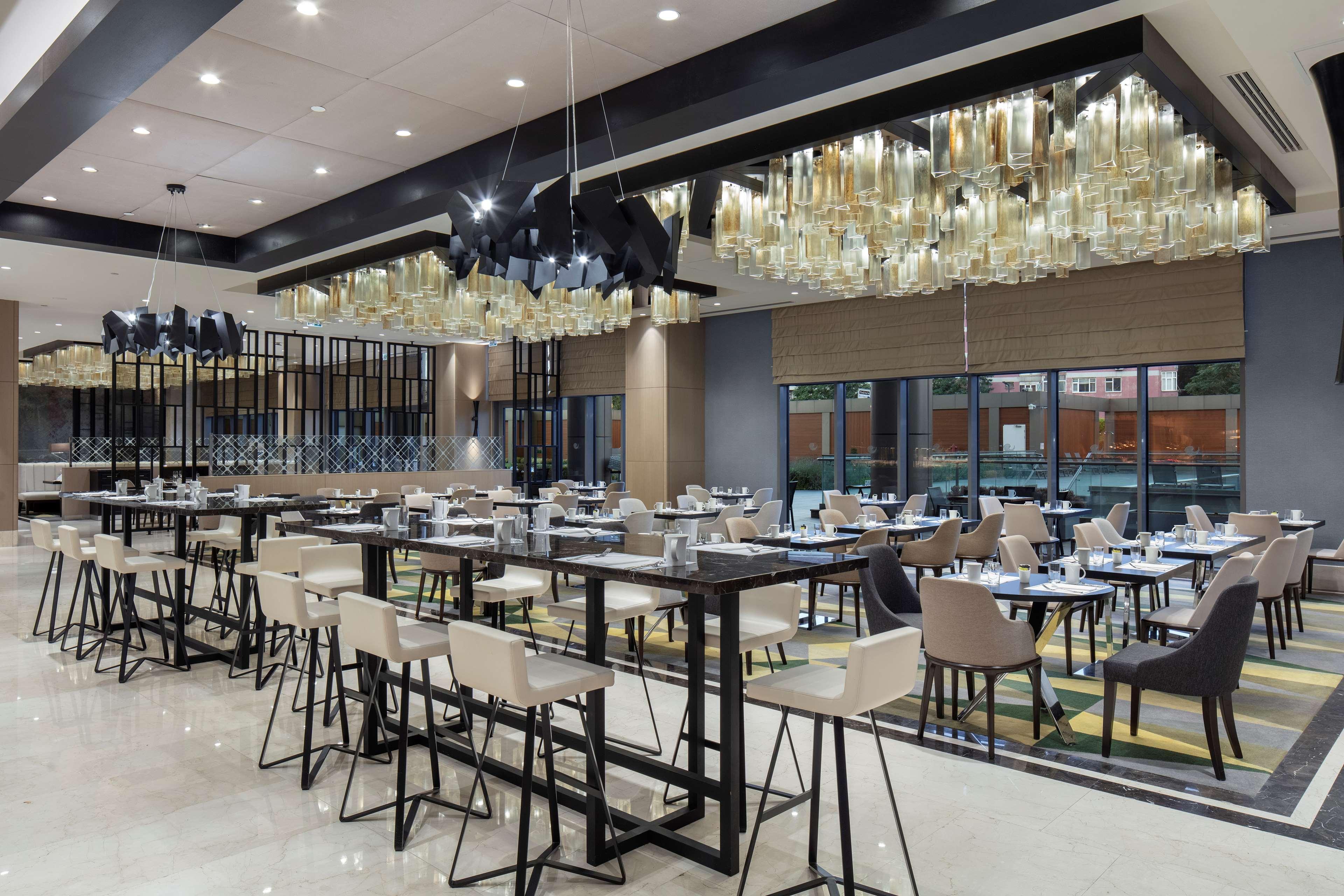 Hilton Istanbul Bakirkoy Hotel Luaran gambar The restaurant