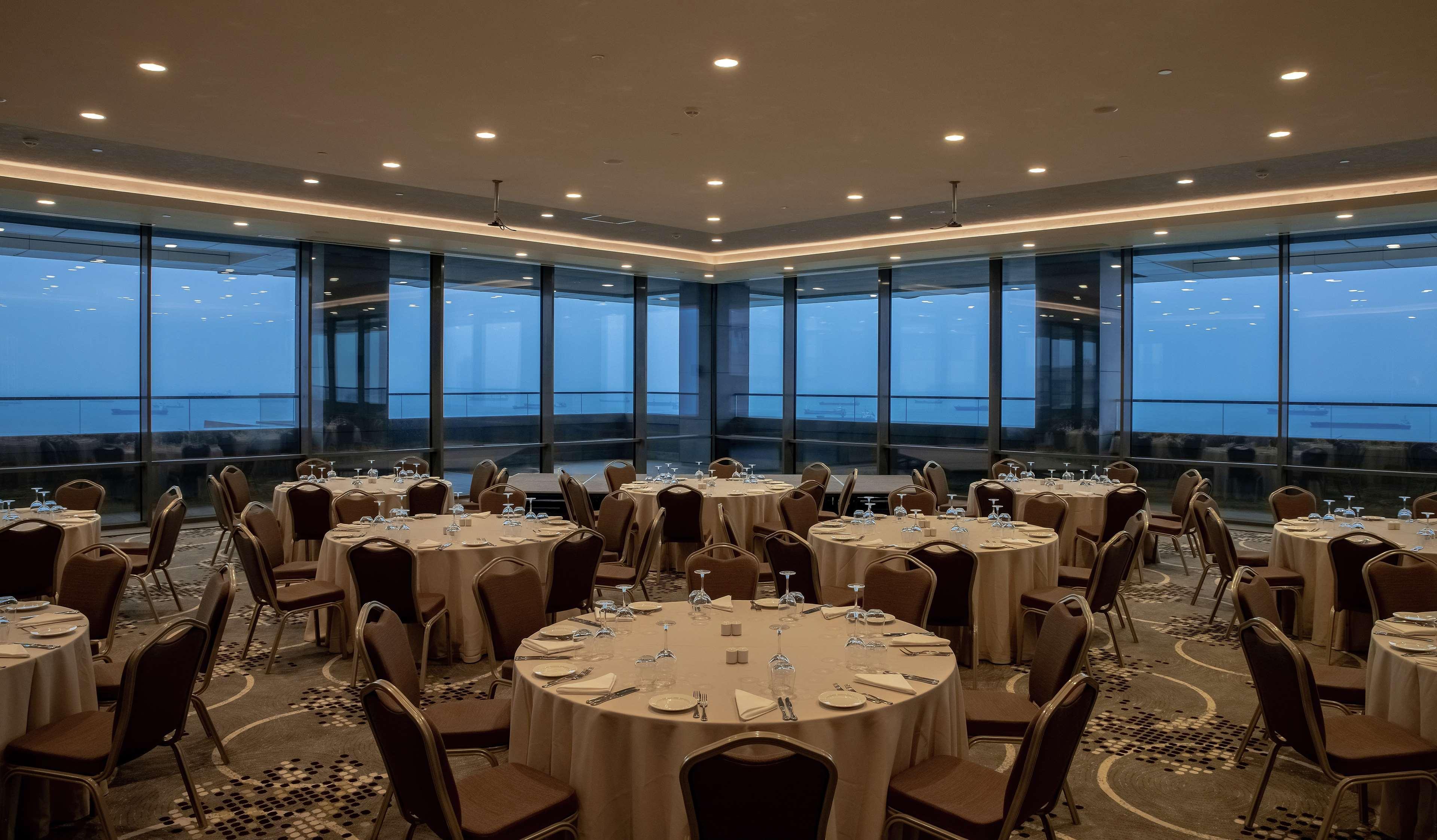 Hilton Istanbul Bakirkoy Hotel Luaran gambar The 360° Meeting Room