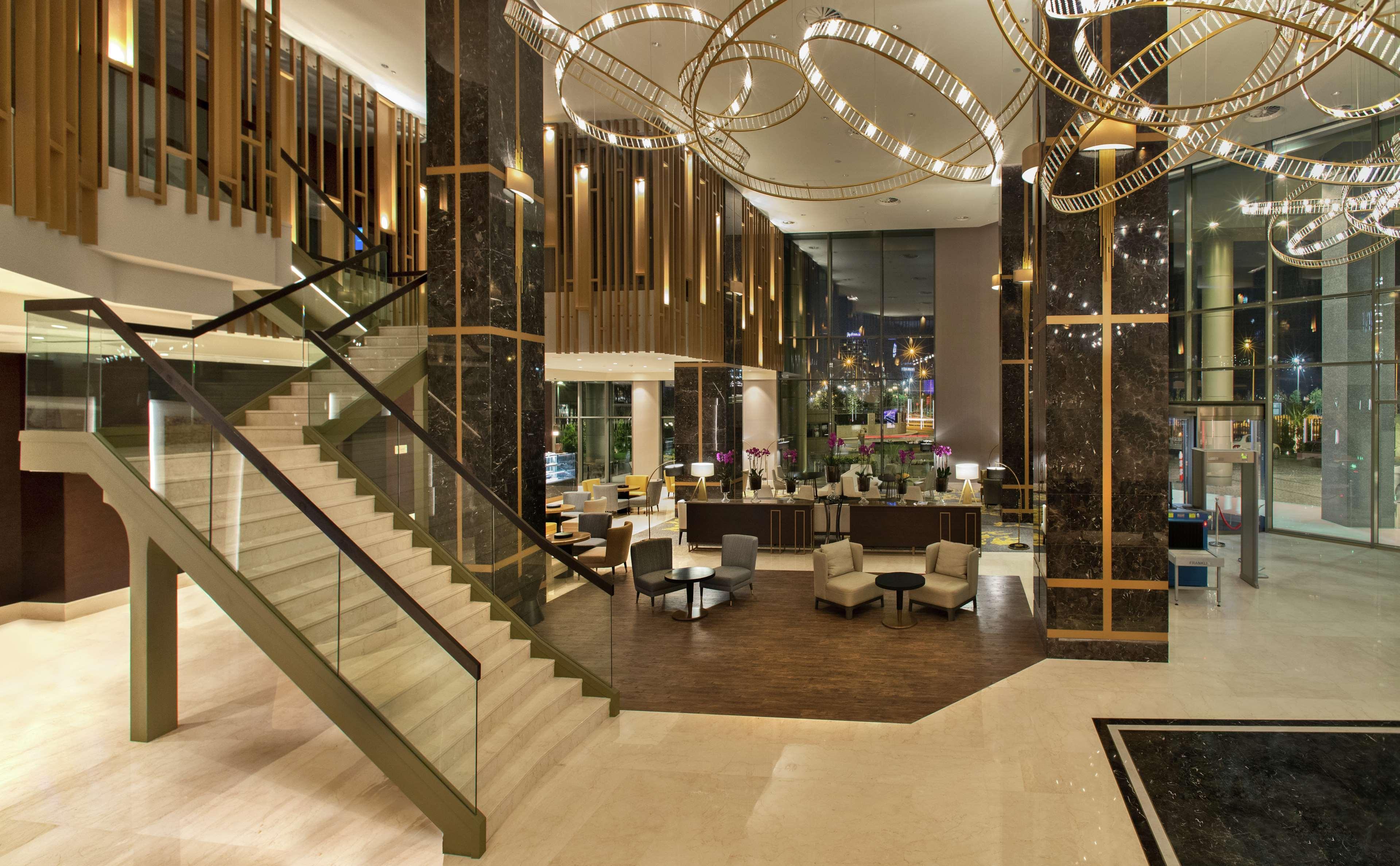 Hilton Istanbul Bakirkoy Hotel Luaran gambar The lobby of the hotel