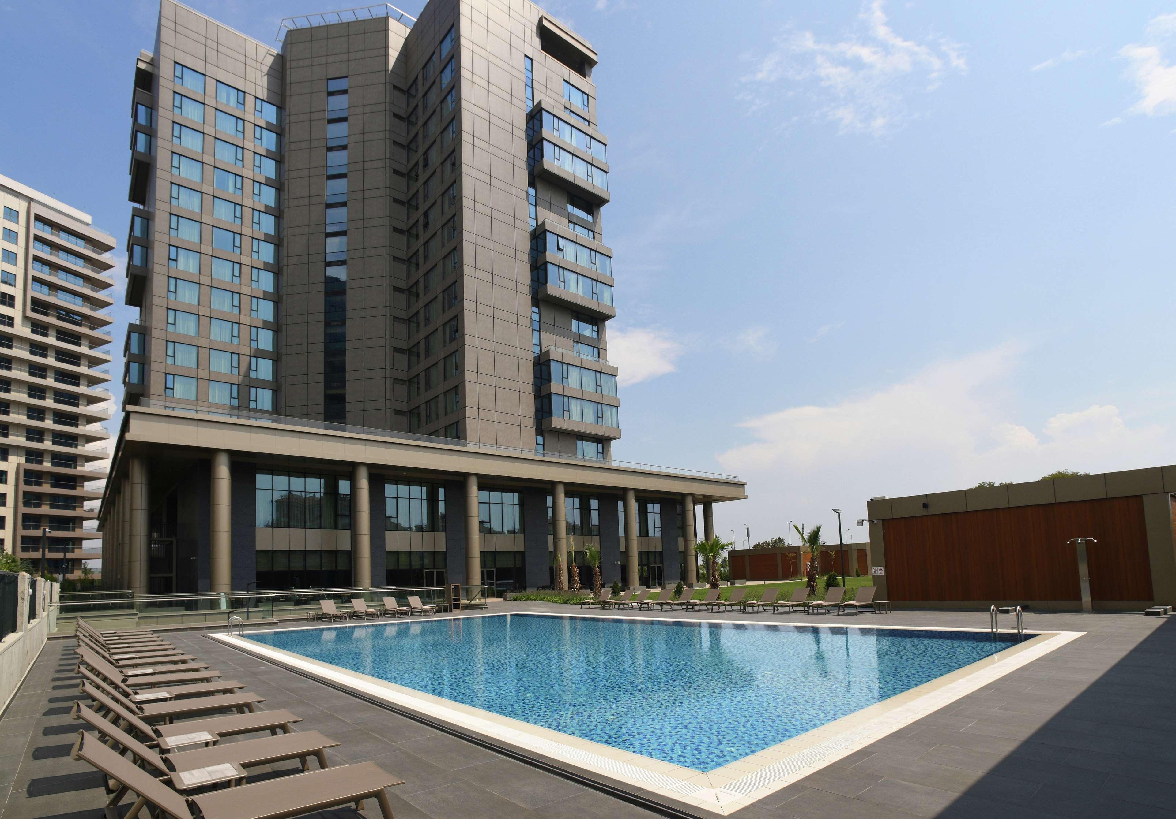 Hilton Istanbul Bakirkoy Hotel Luaran gambar The complex