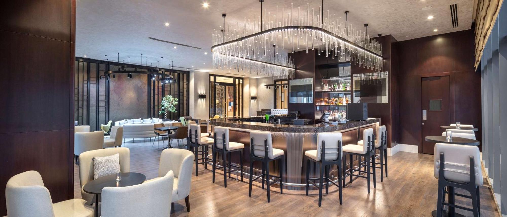 Hilton Istanbul Bakirkoy Hotel Luaran gambar The bar at the lounge